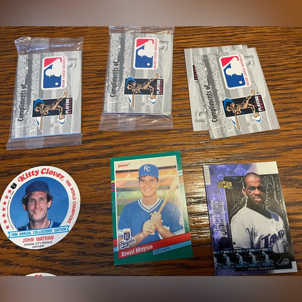 Assorted Baseball Trading Cards Collection - Picture 2 of 4